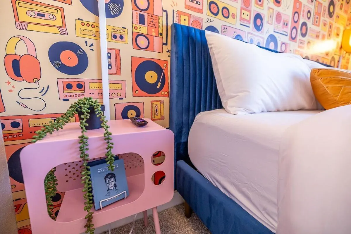 Near Airport, Game Room, Mini Golf, Cowboy Pool, Smart Tvs & Air Purifiers 0*, Commerce City