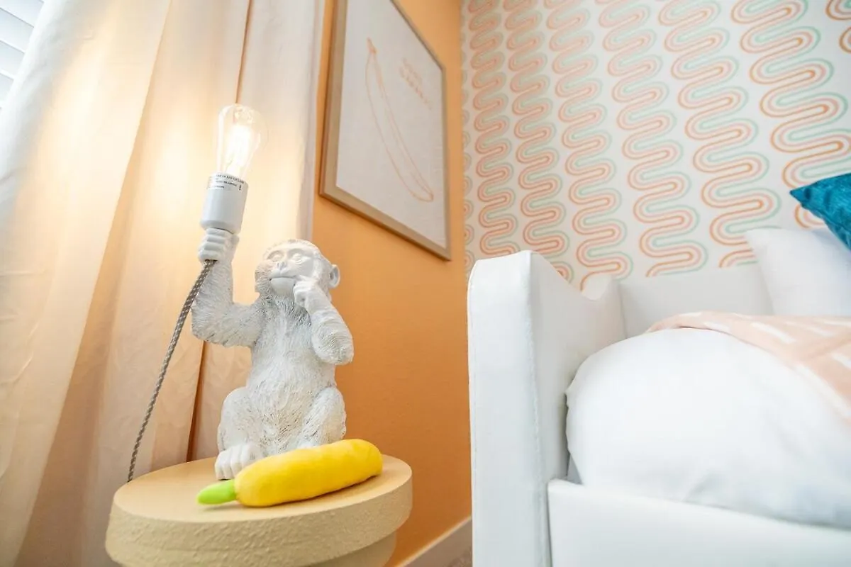 Near Airport, Game Room, Mini Golf, Cowboy Pool, Smart Tvs & Air Purifiers Holiday home Commerce City