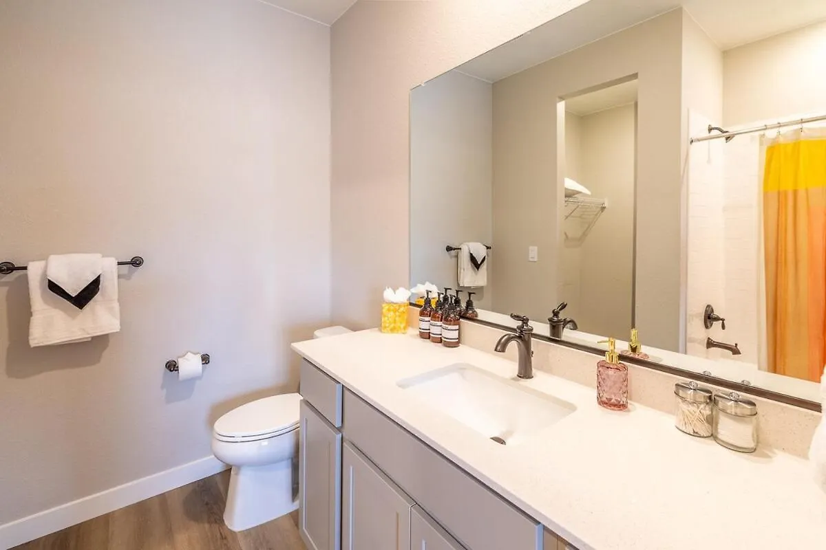 Holiday home Near Airport, Game Room, Mini Golf, Cowboy Pool, Smart Tvs & Air Purifiers