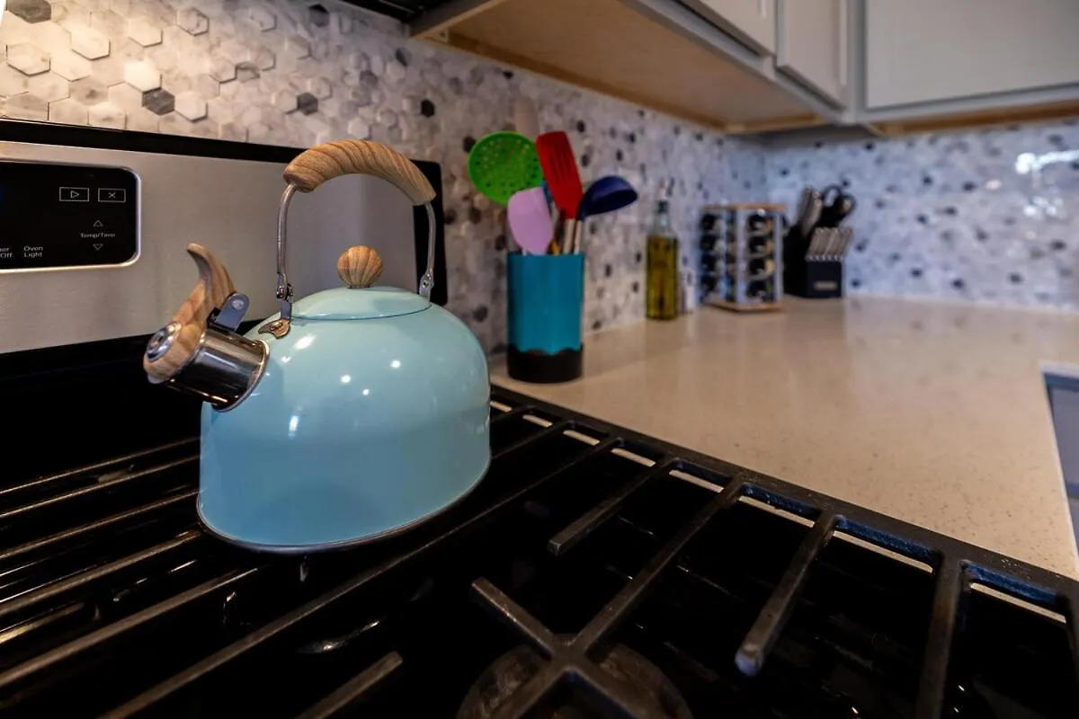 Near Airport, Game Room, Mini Golf, Cowboy Pool, Smart Tvs & Air Purifiers Holiday home