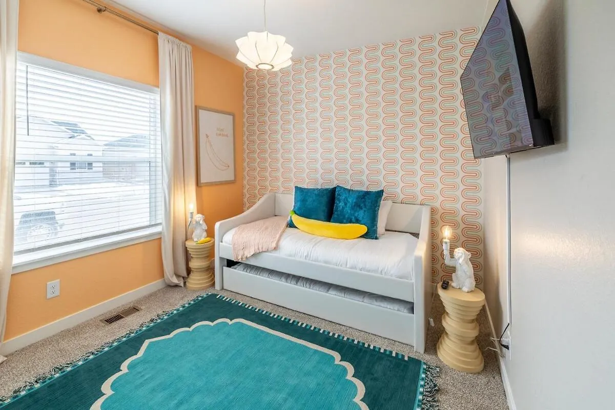 Holiday home Near Airport, Game Room, Mini Golf, Cowboy Pool, Smart Tvs & Air Purifiers