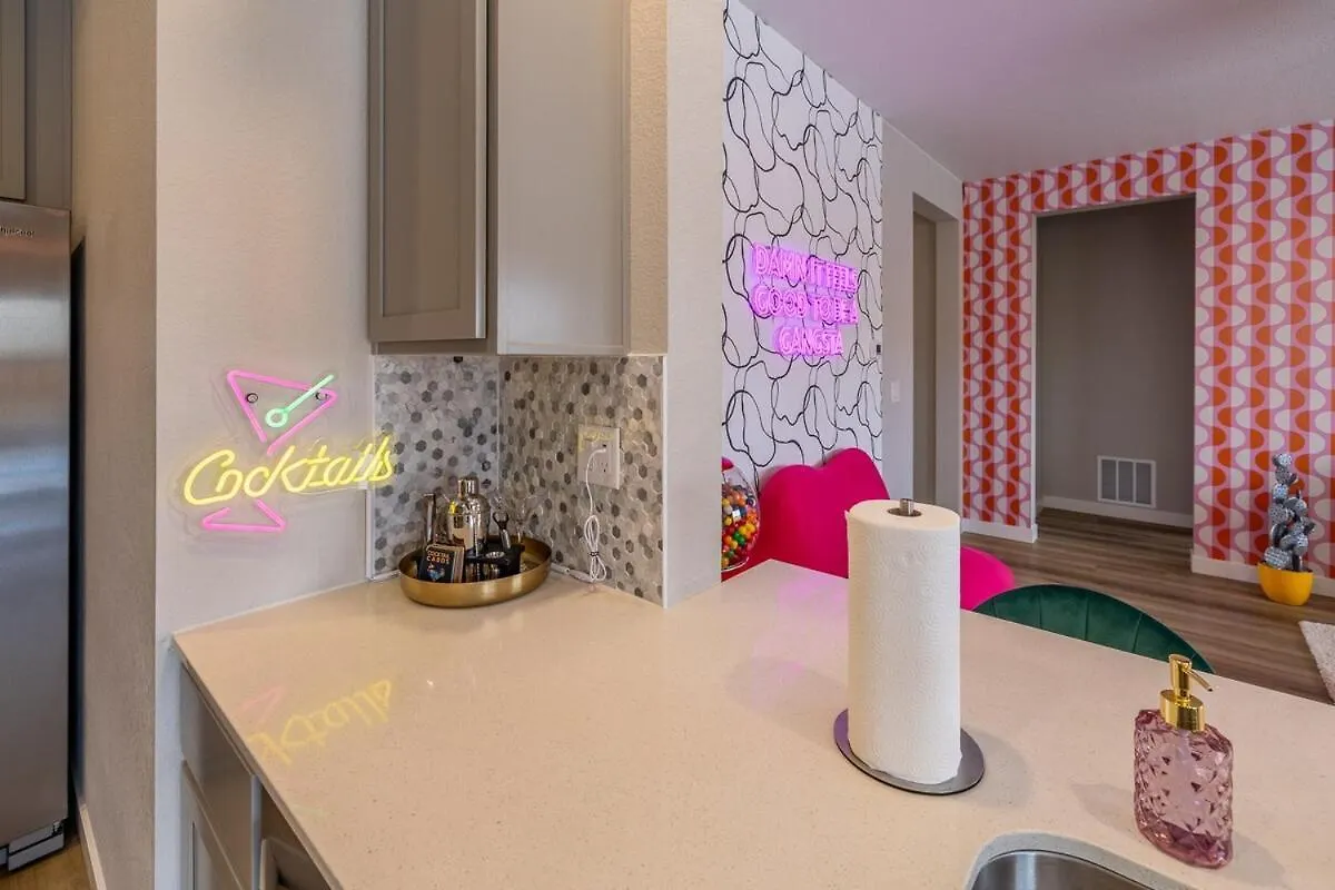 Holiday home Near Airport, Game Room, Mini Golf, Cowboy Pool, Smart Tvs & Air Purifiers