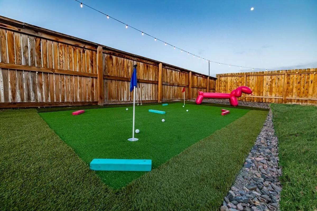 Near Airport, Game Room, Mini Golf, Cowboy Pool, Smart Tvs & Air Purifiers 0*, Commerce City United States