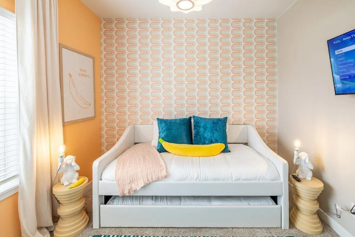 Near Airport, Game Room, Mini Golf, Cowboy Pool, Smart Tvs & Air Purifiers Holiday home Commerce City